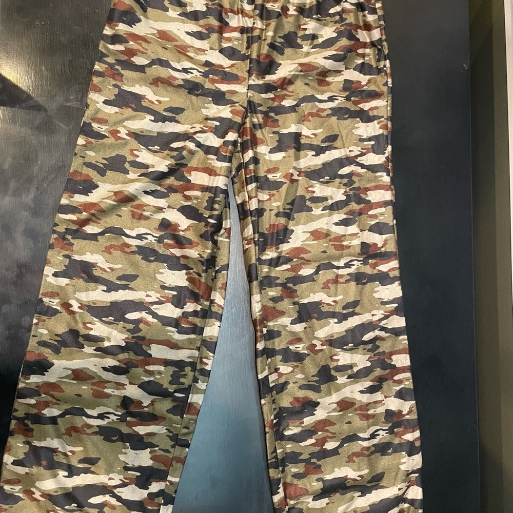 Max & Olivia NWT Kids Camouflage Patterned Sweatpants